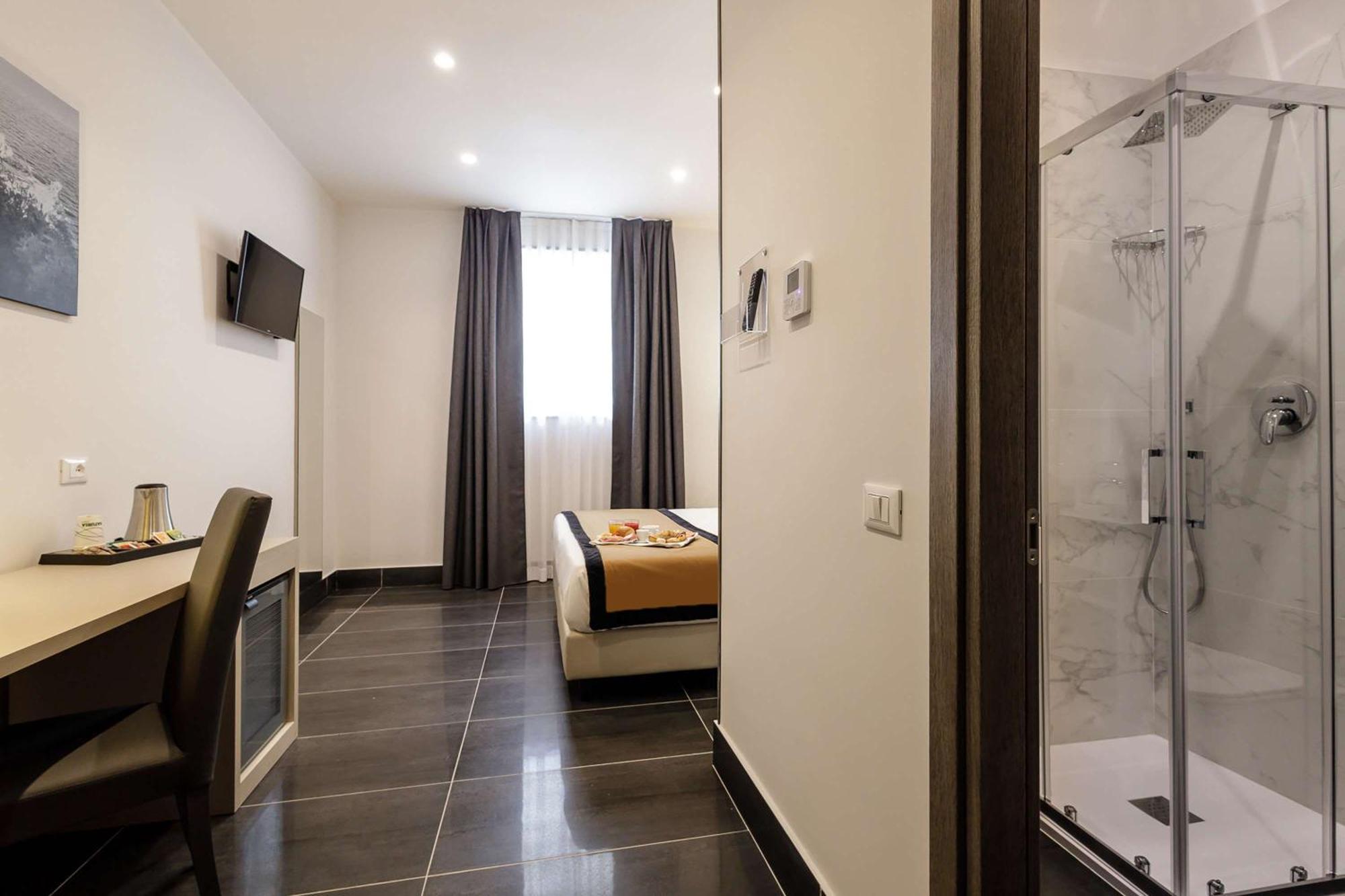 Standard King Room with Balcony - Non-Smoking,1527972793:JPEG